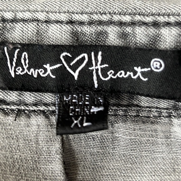 Velvet Heart Gray Convertible Sleeve Long Sleeve Hi Low Blouse - Picture 7 of 9